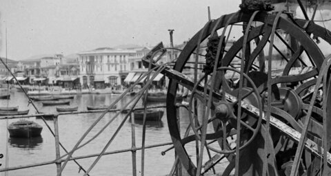 2988 1903, Θέα της προκυμαίας μέσα από το κατεστραμμένο πλοίο Guadalkivir, 1