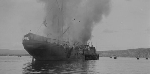 2988 1903, Θέα της προκυμαίας μέσα από το κατεστραμμένο πλοίο Guadalkivir, 5