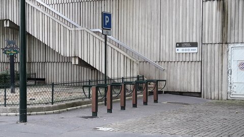 Stationnements vélos, République - Place des Pyramides  accès dalle Défense 2
