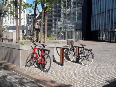 Stationnements vélos, Place carpeaux 4