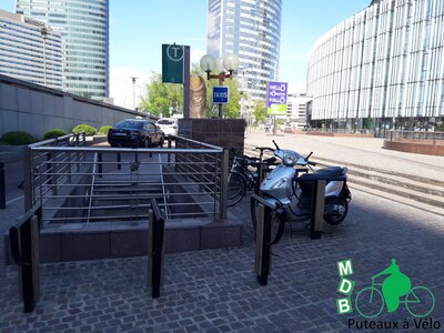 Stationnements vélos, CNIT Grande Arche 1b