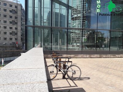 Stationnements vélos, Cours du triangle MACSF
