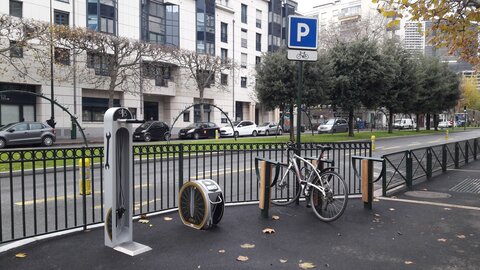 Stationnements vélos, Lafargue Rotonde station réparation