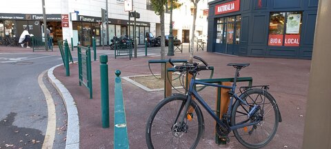 Stationnements vélos, Pompidou Verdun 3 arceaux