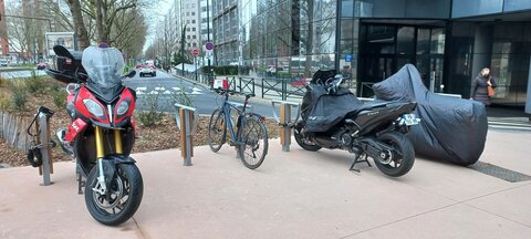 Stationnements vélos, General de Gaulle niveau Felix Pyat 1